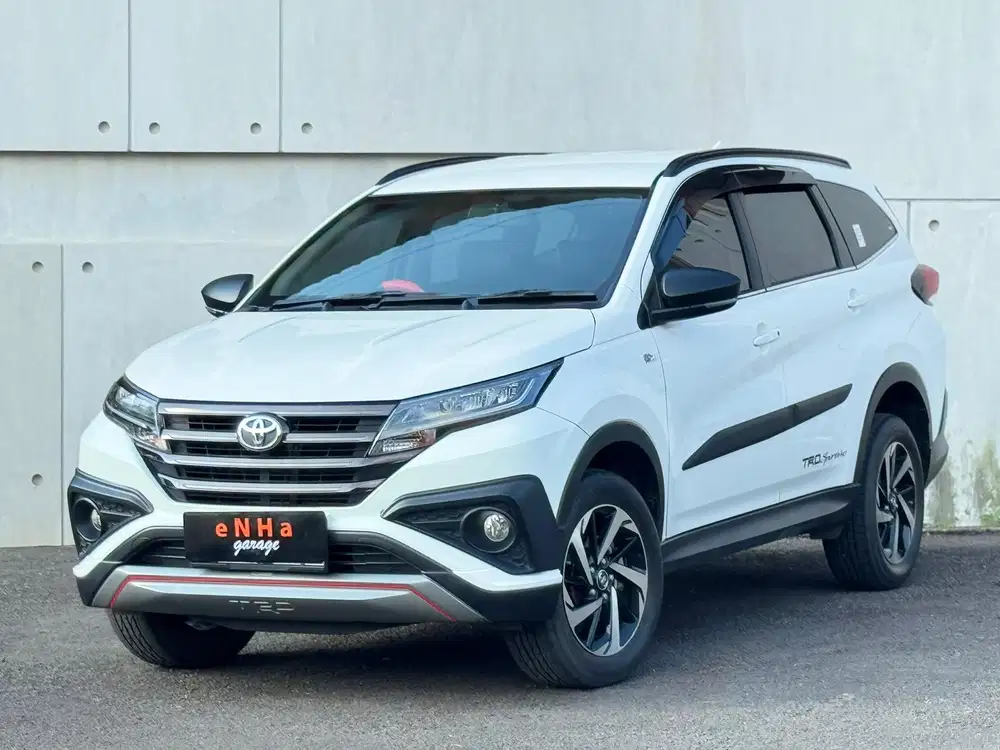 KM 33rb.. New RUSH TRDs 1.5 A/T 2021.. eNHa garage Semarang..