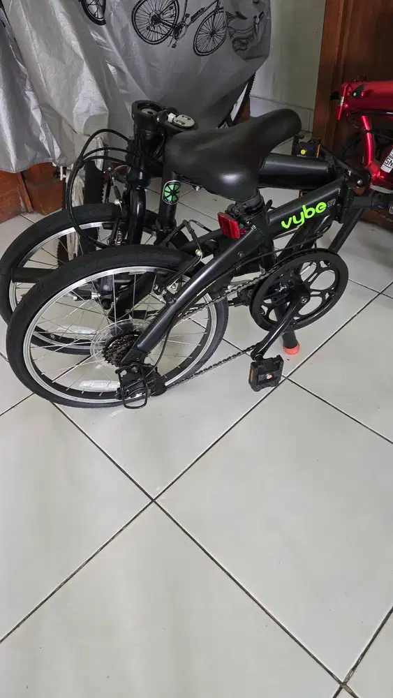 Sepeda Vybe merk Dahon warna hitam