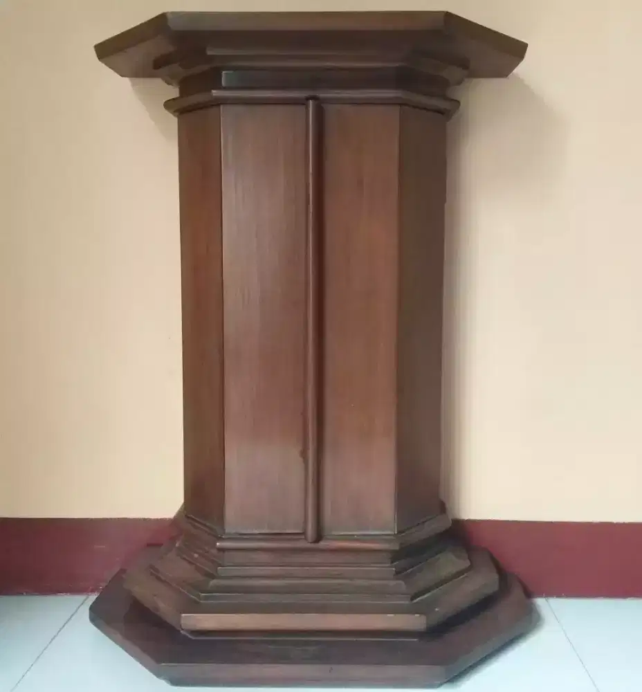 Kotak tempat dupa/pusaka