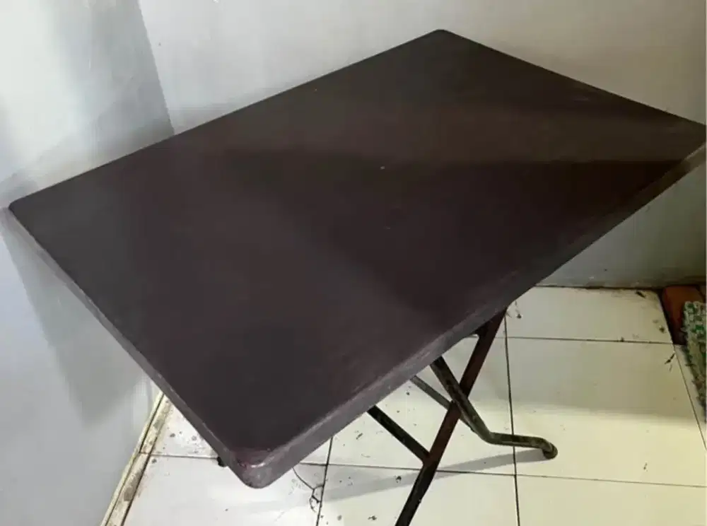 Steling, kursi, dan meja lipat