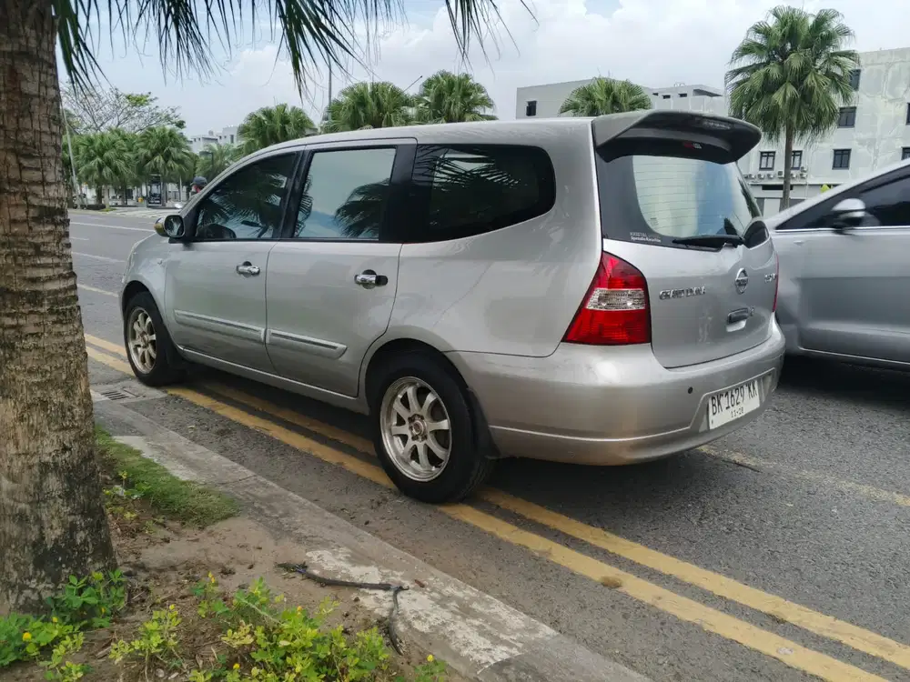 Nissan Livina 2010 Bensin
