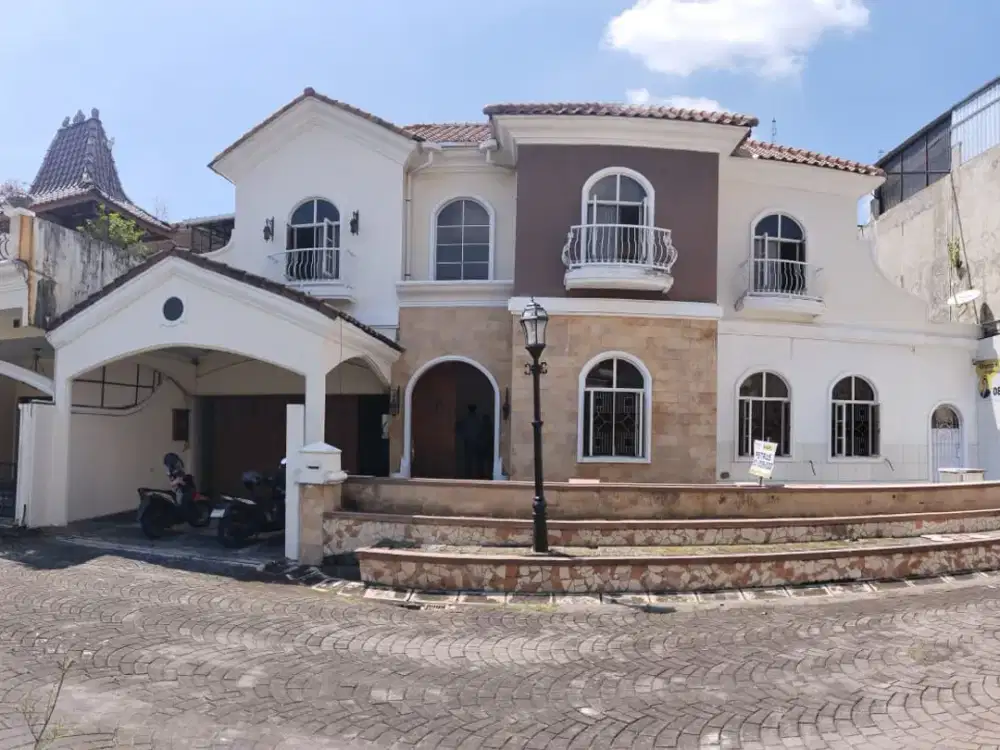 RUMAH MEWAH DALAM PERUMAHAN ELIT – DEKAT PUSAT KOTA JOGJA