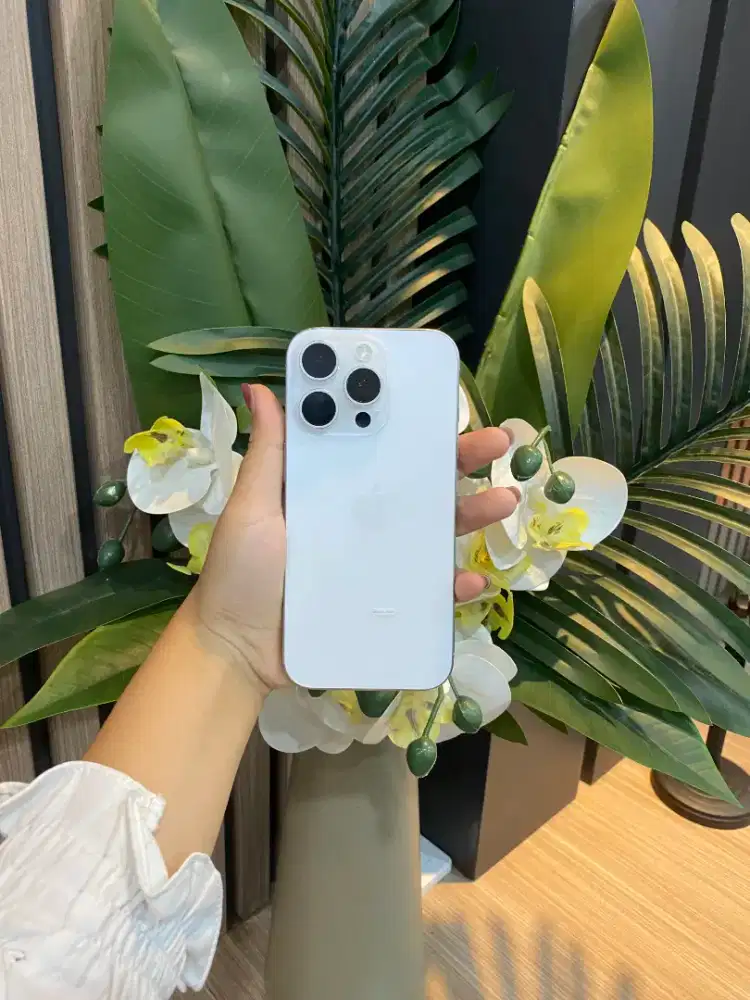 16 Pro white ex resmi