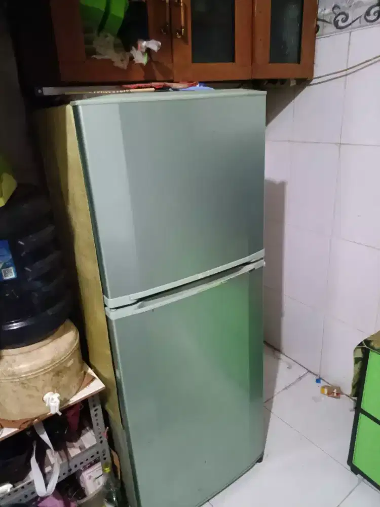 Menerima jual beli kulkas bekas borong atau satuan