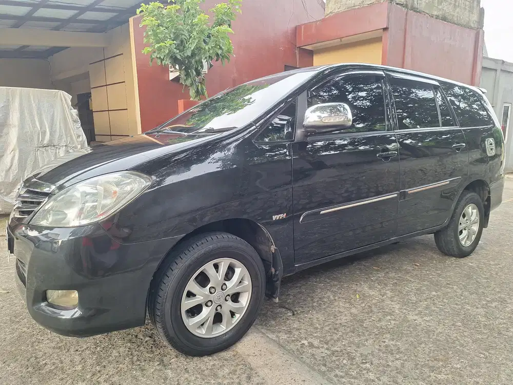 Toyota Kijang Innova 2010 Bensin