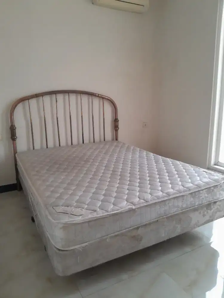 Ranjang besi tua, GRATIS matras!