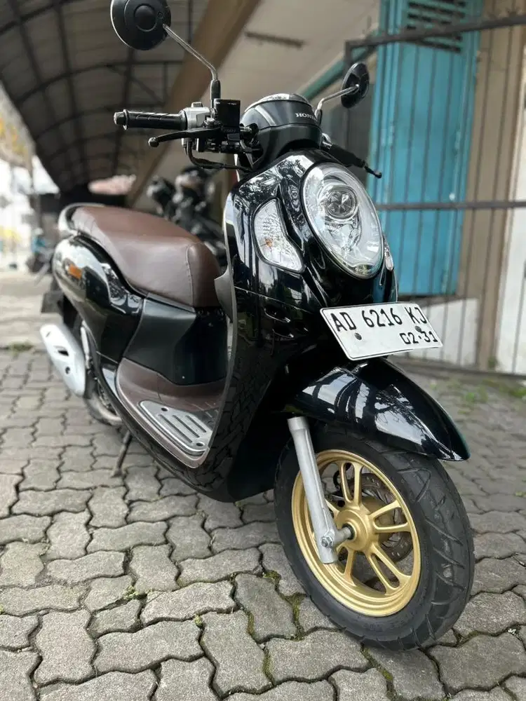 Scoopy Prestige 2021 Hitam