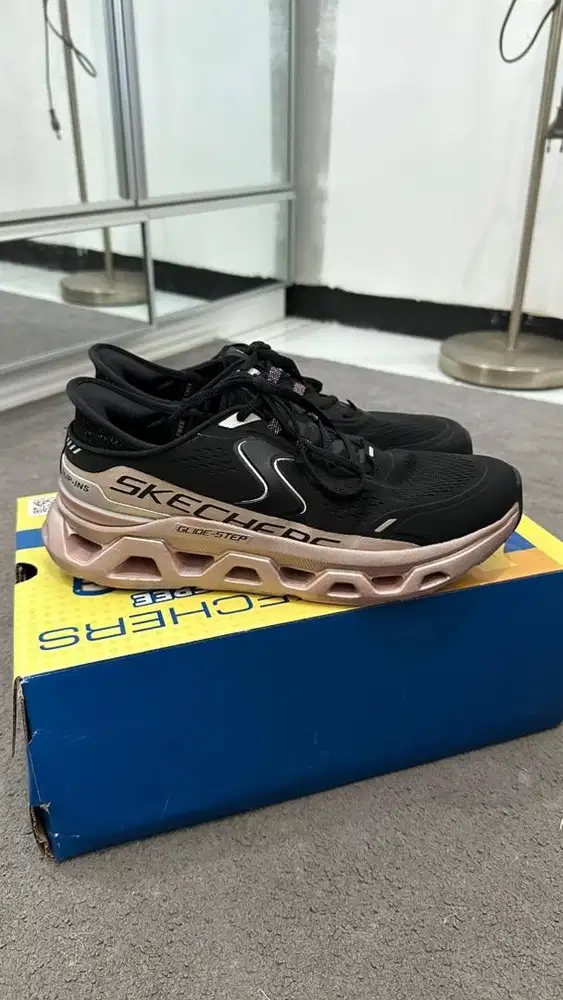 Sepatu Skechers Training Shoes - Black