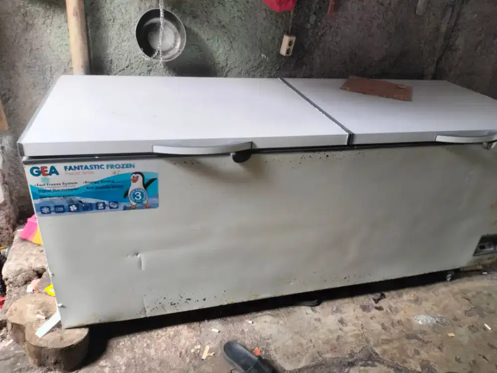 Dijual cepat freezer gea 1200 liter