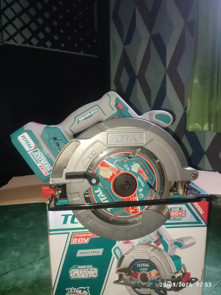 Cordless circular saw Total