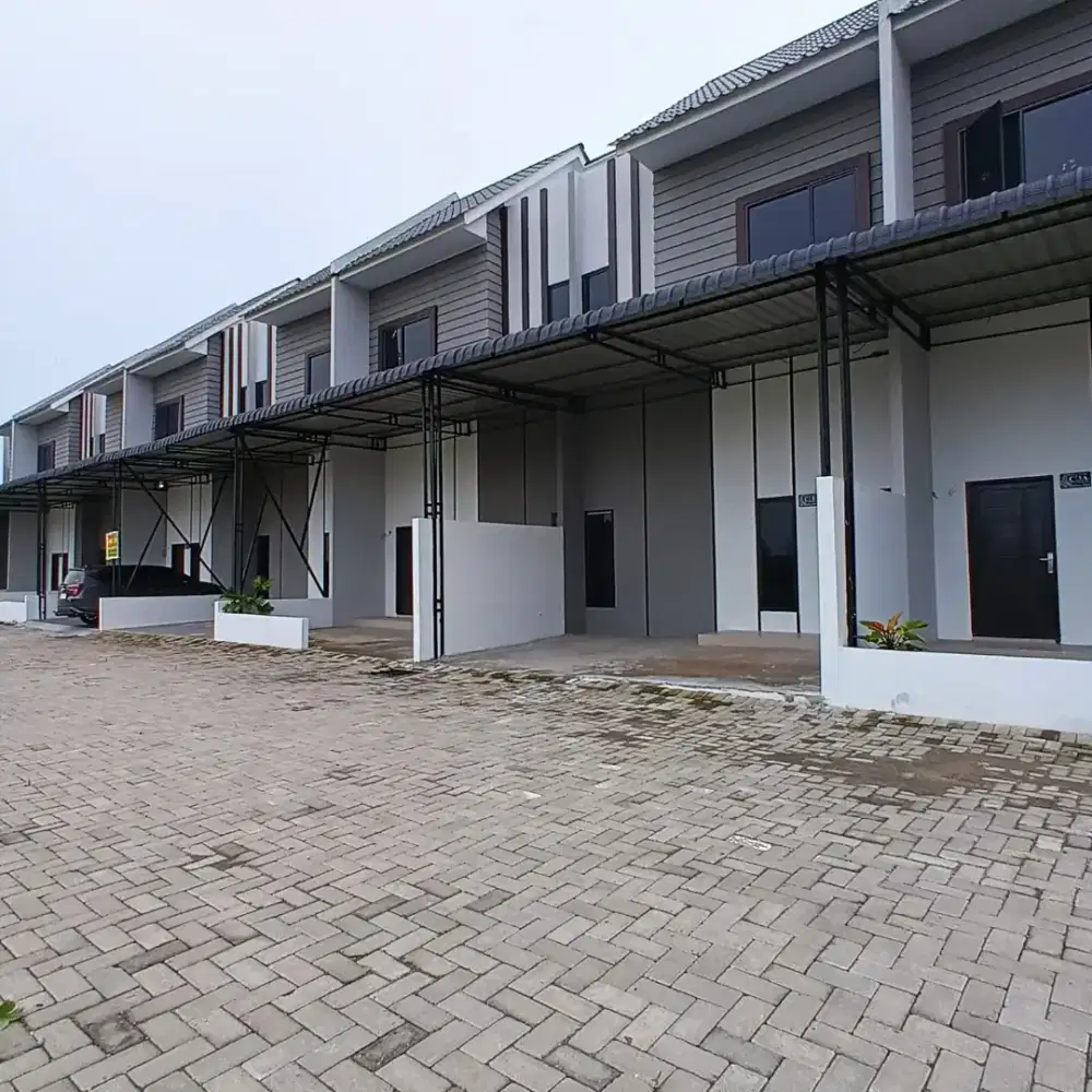 KOMPLEK PINGGIR JALAN JOHOR KARYA WISATA