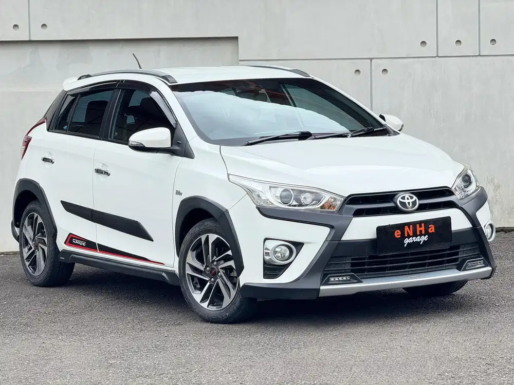 Dp 12JT.. Toyota Yaris Heykers 1.5 A/T 2017.. eNHa garage Semarang..
