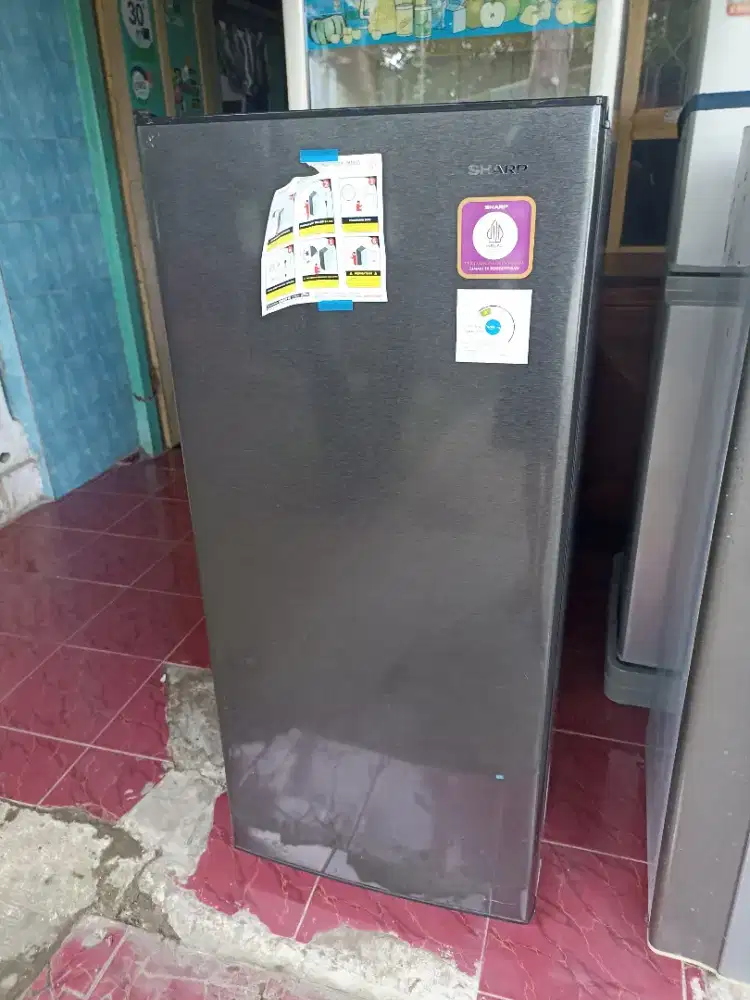 kulkas Sharp normal dingin beku