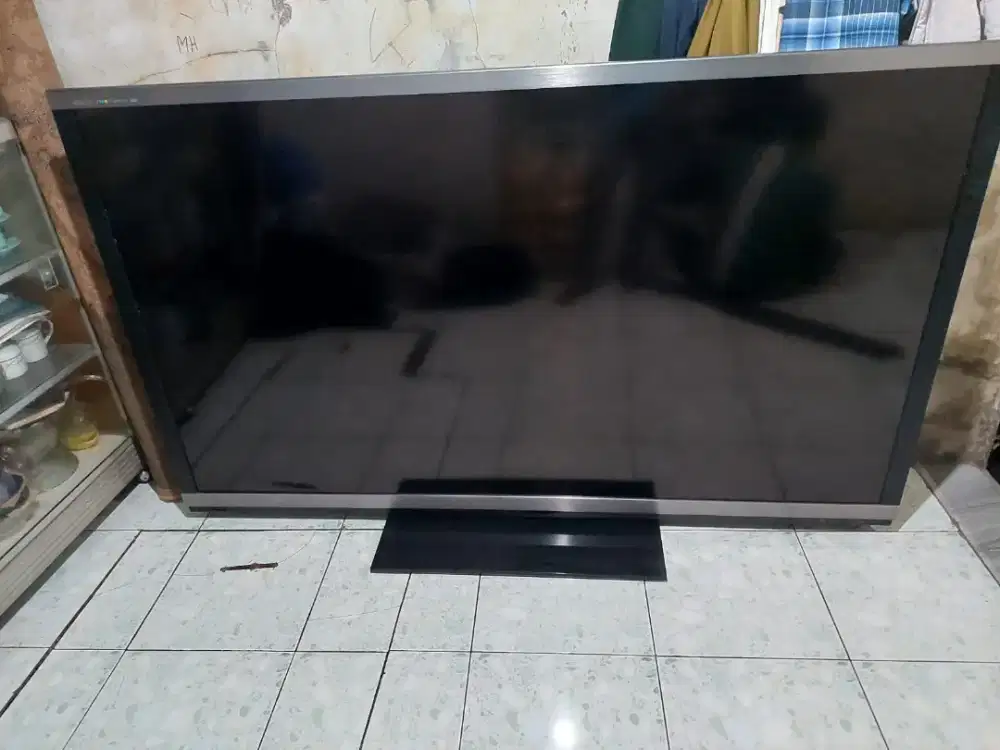 Tv sharp 80 inch (minus standbay)