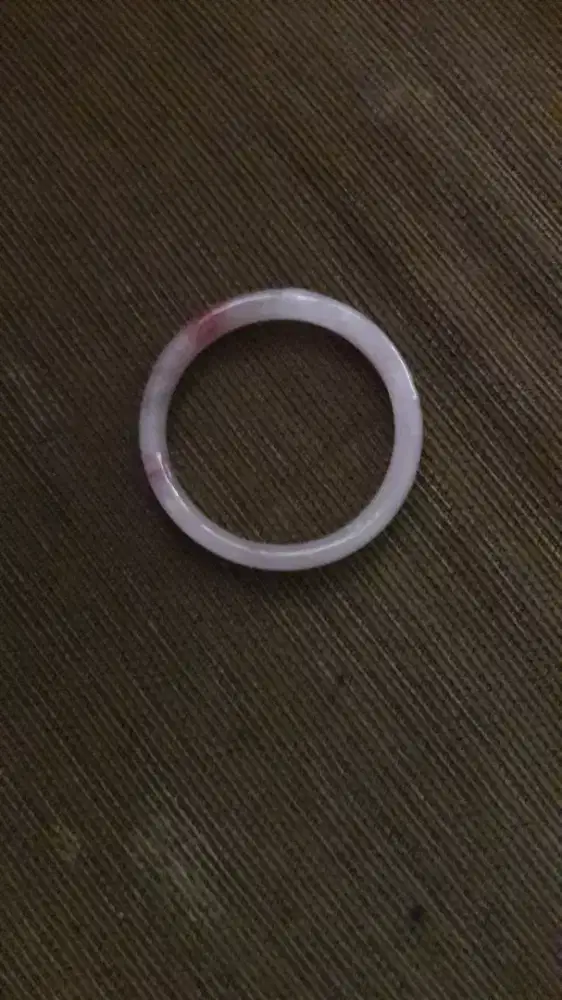 Gelang batu merah muda