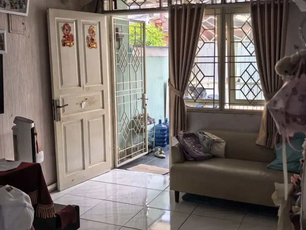 Rumah 2 Lantai SHM di Taman Palem Lestari – Dekat Taman, Jalan Lebar 3 Mobil
