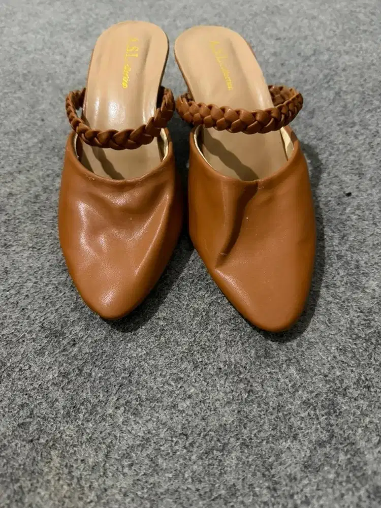 Sendal baru jual rugi ukuran 37 kecil