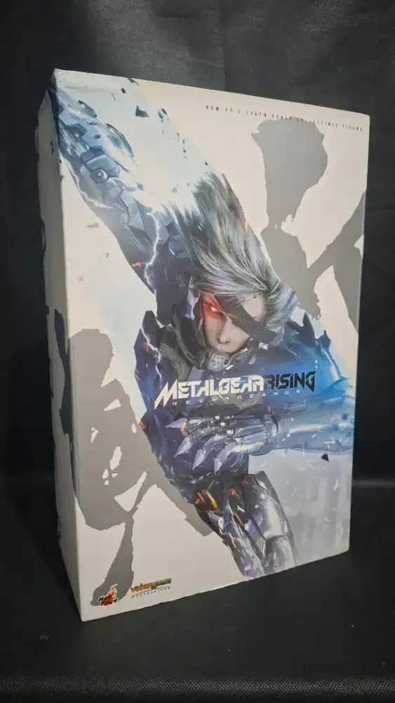 Action figure Hot Toys scale 1/6 Metalgear Rising