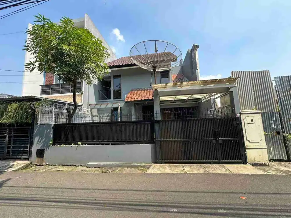 Rumah mewah 2,5 lantai di kebayoran baru dekat pasar Santa