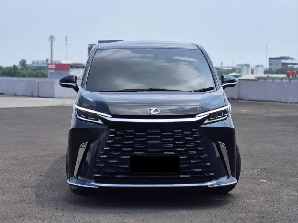 Lexus LM350h 2024 7 Seater Hybrid