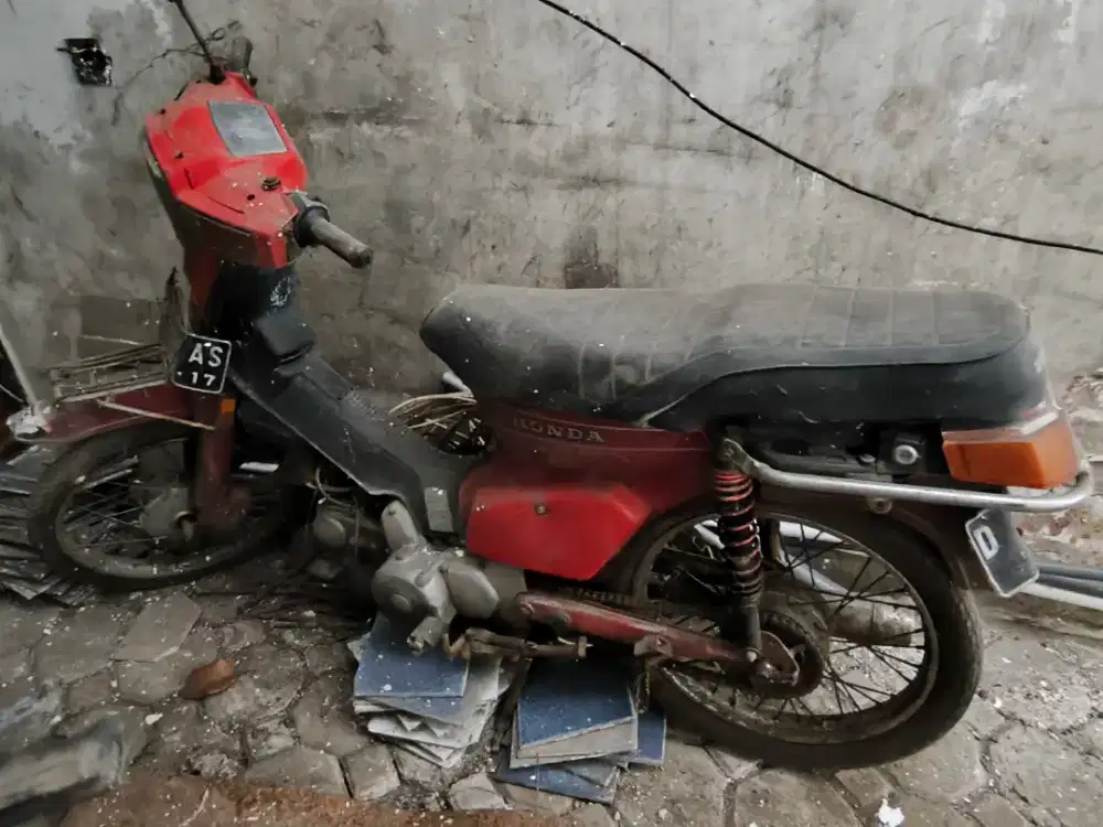 Honda Astrea 800 keadaan mati, pajak mati