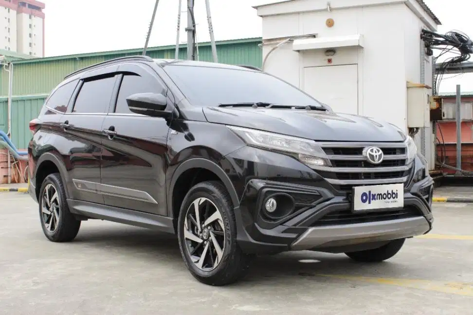 TDP 12JT, Toyota Rush 1.5 S GR Sport Bensin-AT Hitam 2022