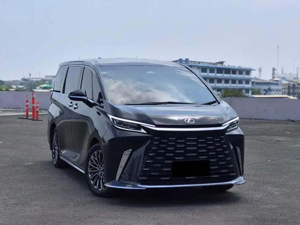 Lexus LM350h 2024 7 Seater Hybrid