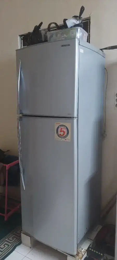 KULKAS 2 PINTU MERK TOSHIBA