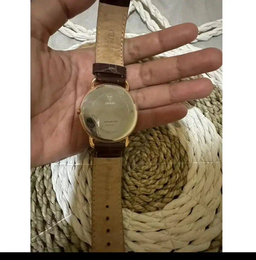 Jam tangan cewe guess