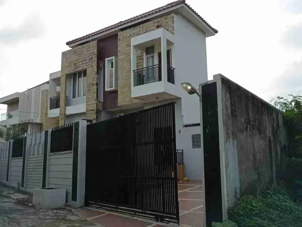 Dijual rumah 2 lantai dalam komplek kedamaian Palembang