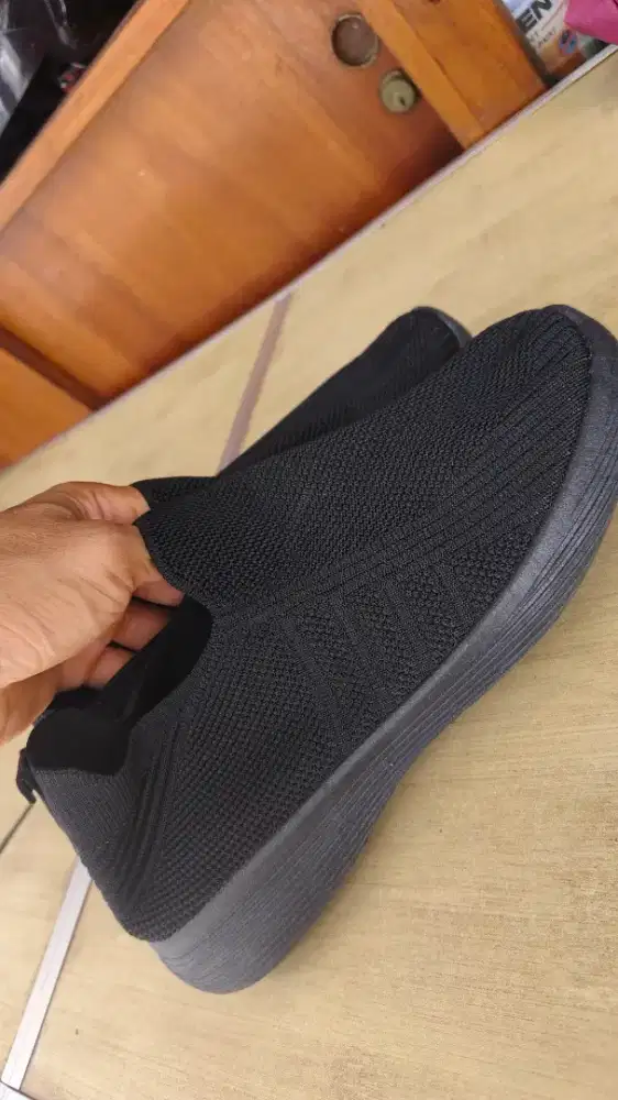 Dijual Sepatu Rajut Elastis memyesuaikan Kaki ukuran 44 panjang 29cm