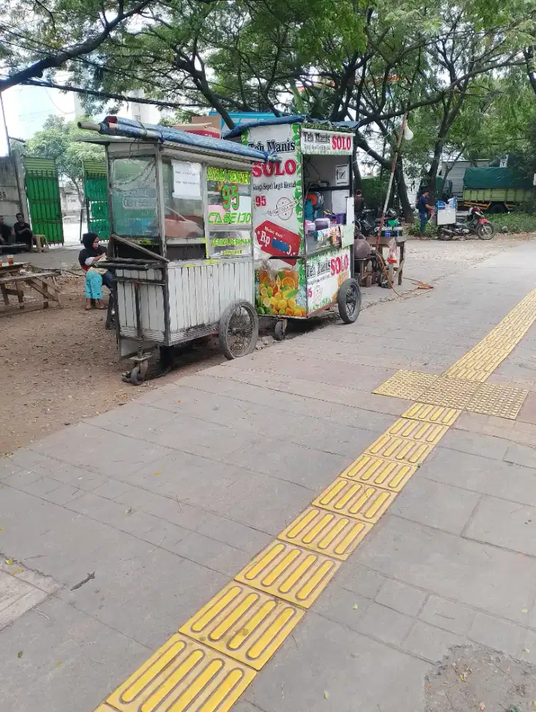 Oper lapak plus gerobak se isinya