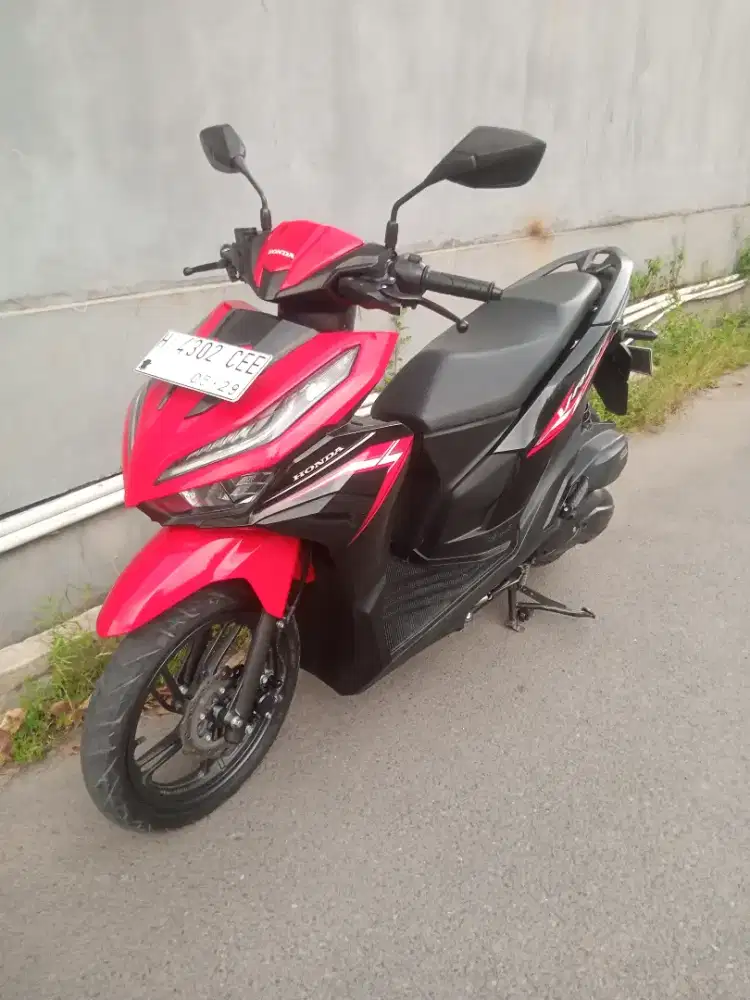 Honda Vario 125 2024 hitam merah