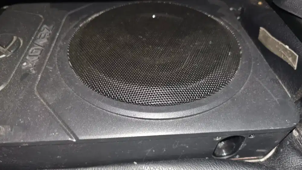 Subwoofer kolong zevox