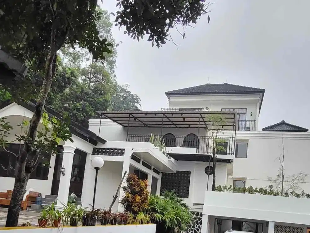 Dijual GuestHouse/Hotel di area Dago, Bandung. BDB (Butuh Duit Buangeeettt)