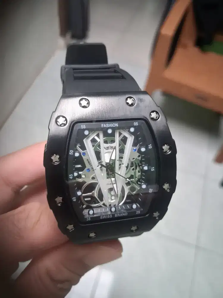 Jam tangan pria
