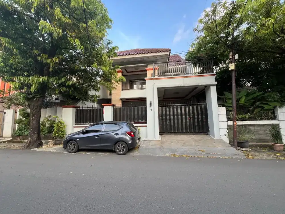 DIJUAL RUMAH MEWAH 2 LANTAI JALAN MALABAR GUNTUR SETIABUDI JAKARTA SELATAN