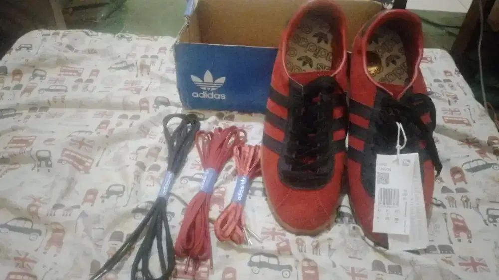 SEPATU ADIDAS LONDON