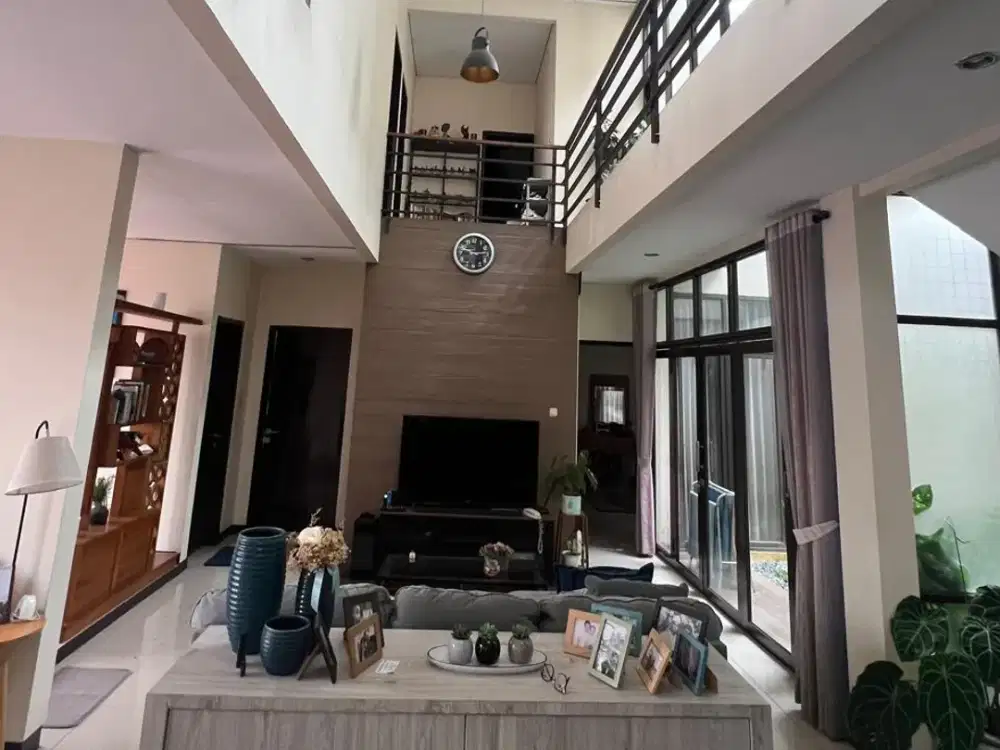 DIJUAL RUMAH ASRI SEJUK LUAS NYAMAN DI SINDANGLAYA BANDUNG