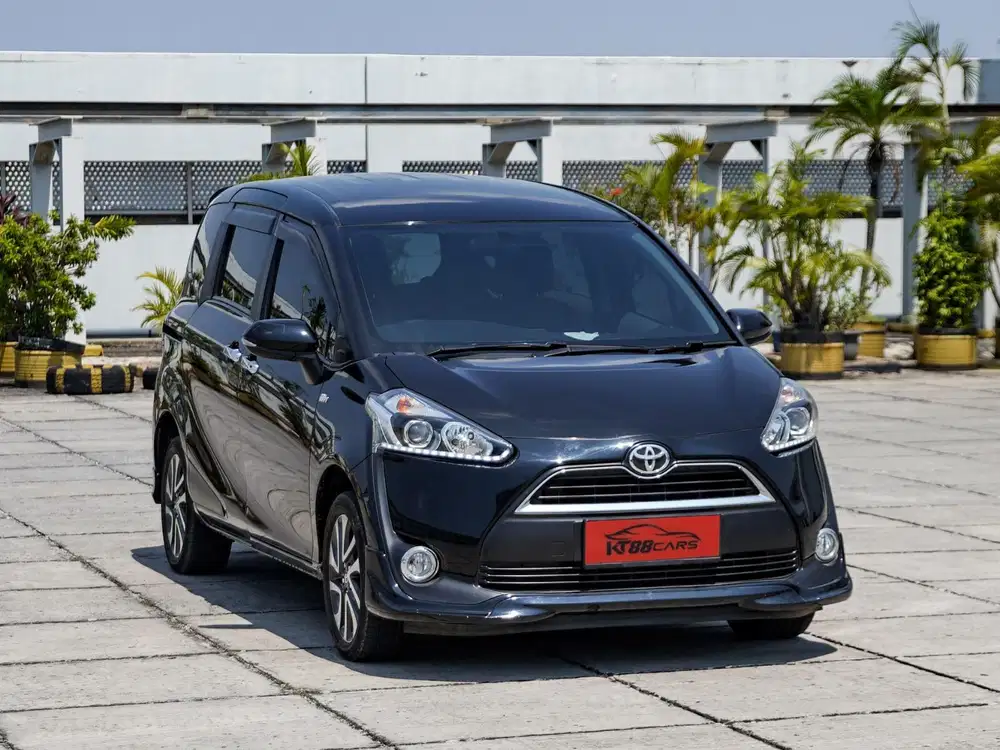 Toyota Sienta V 1.5 Matic Hitam Metalik 2018