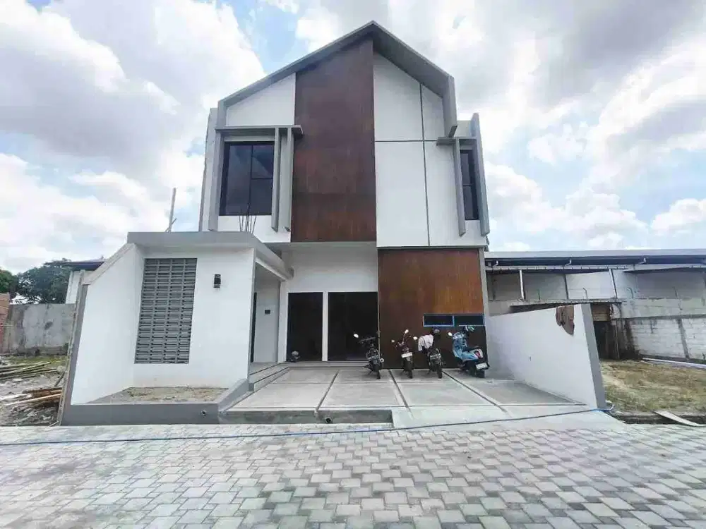 Rumah Baru 2 lt Scandinavian di Solo Baru