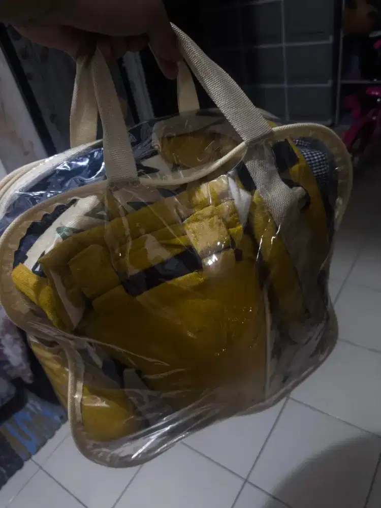 Gendongan bayi duduk depan