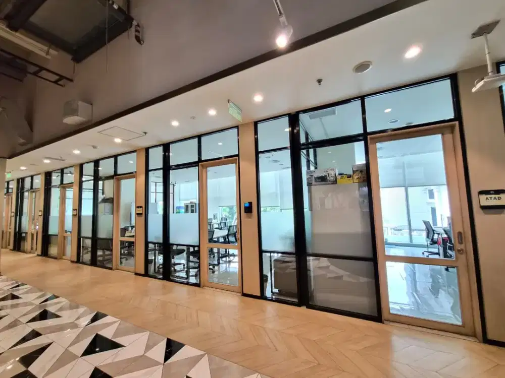 Kantor Area Satrio di RDTX Square 1,405 Sqm Furnished Dekat LRT