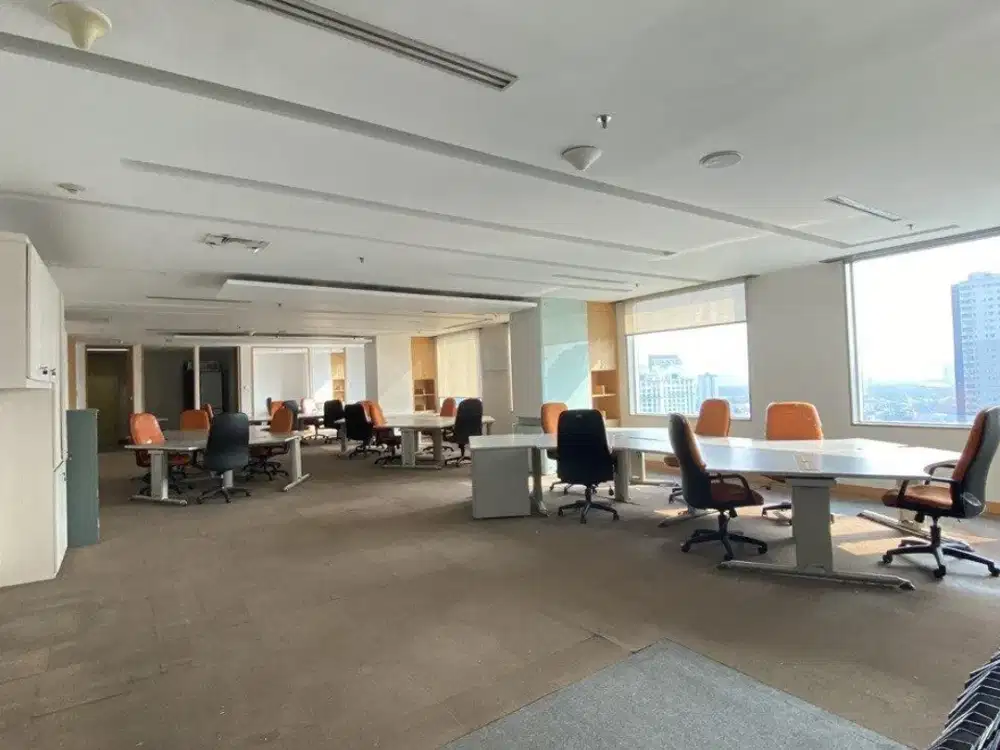SEWA KANTOR  DI JAKARTA PUSAT SUDIRMAN 396M2 FITTED 180K NEGO