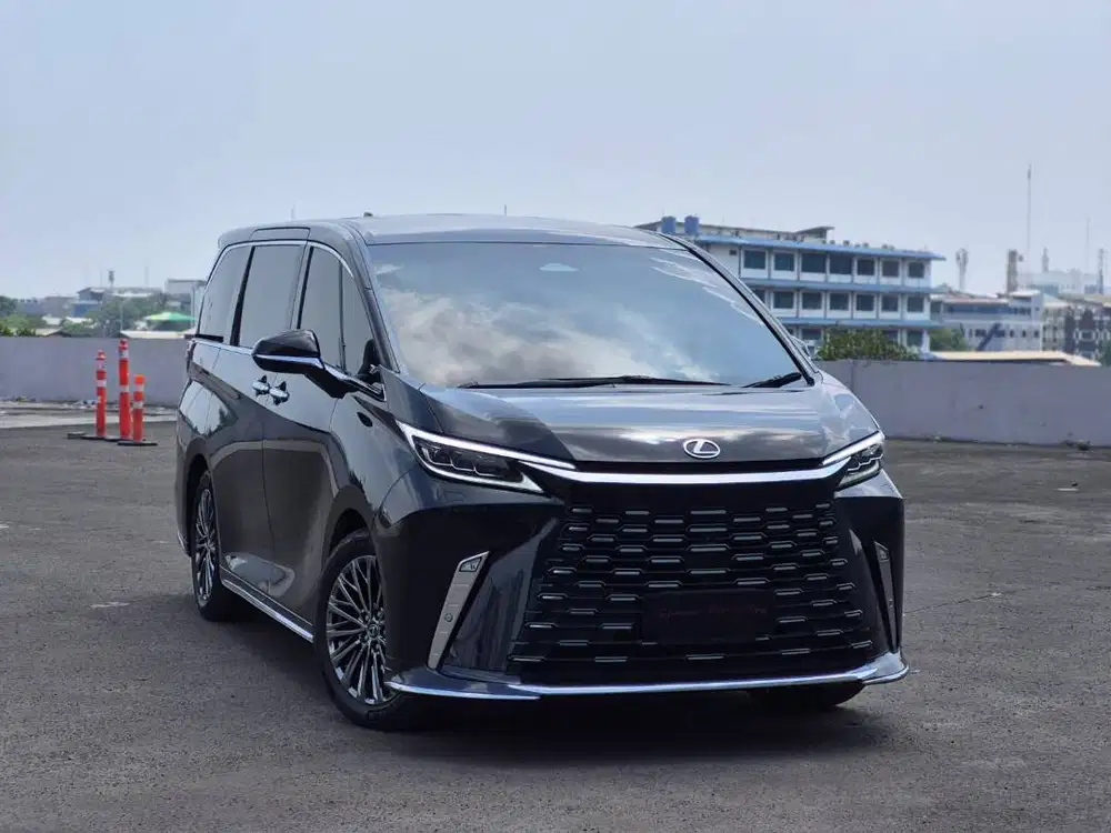 FOR SALE Lexus LM350H Hybrid 7 Seater AT 2024