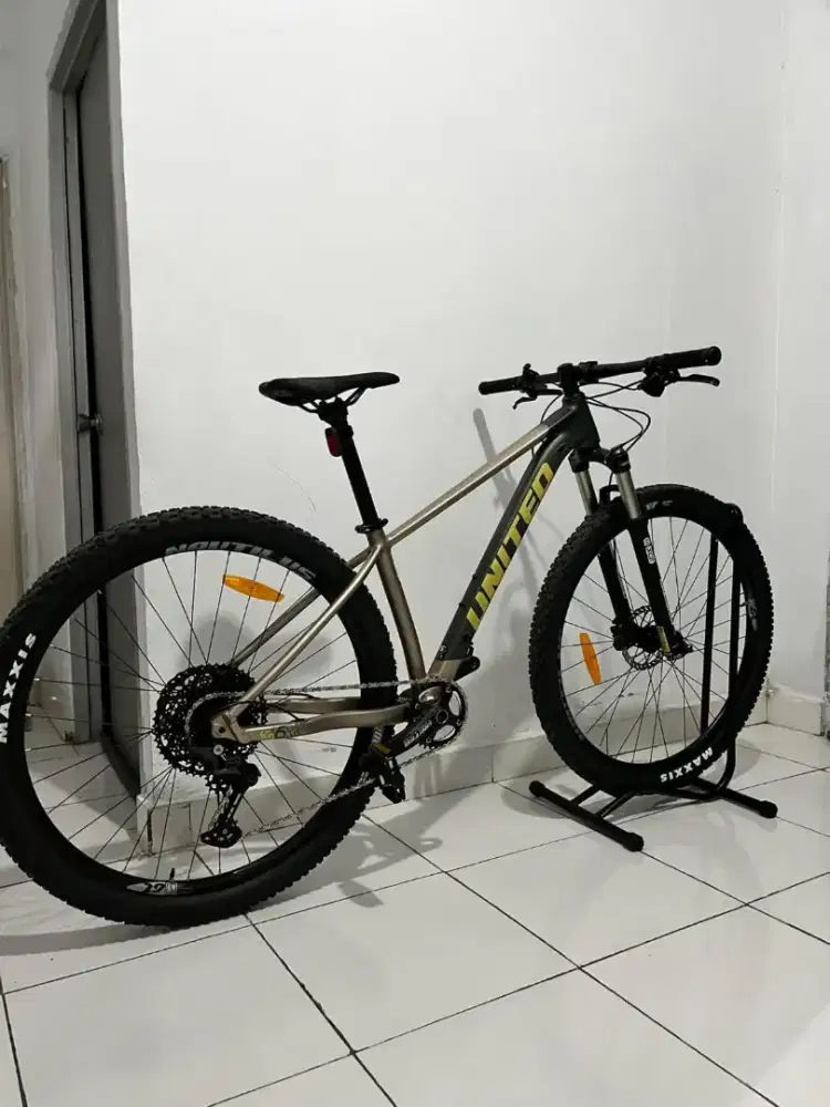 #Sepedagunung #mtb #unitedclovis 5.10 original bawaan   (nominus)
