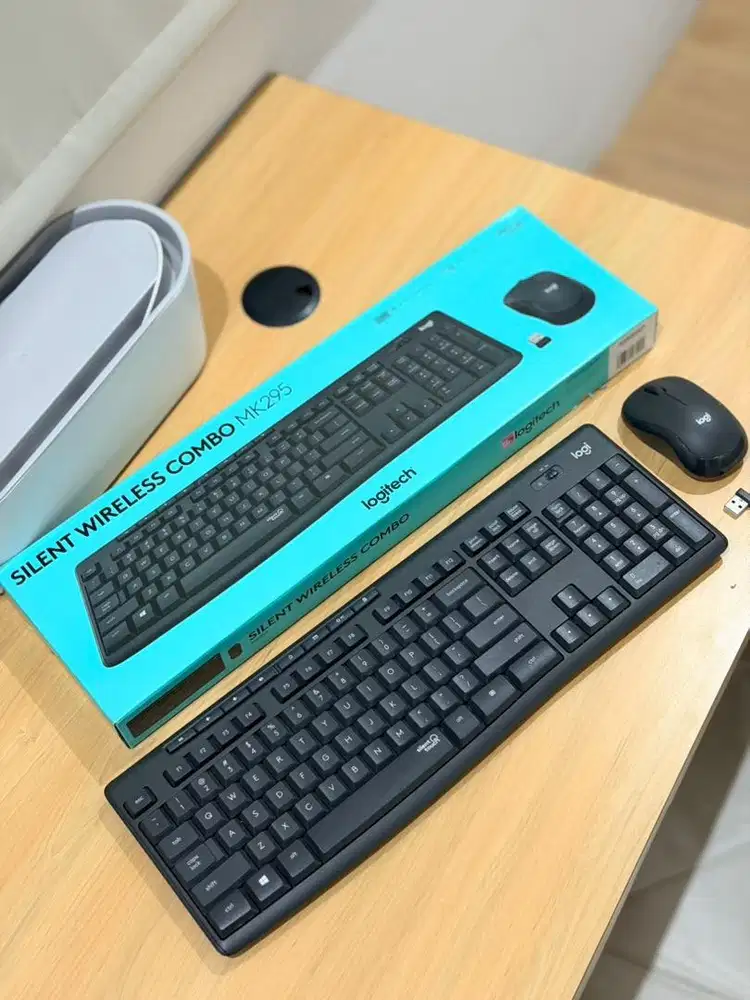 Logitech Wireless Keyboard Mouse MK295 Silent touch.