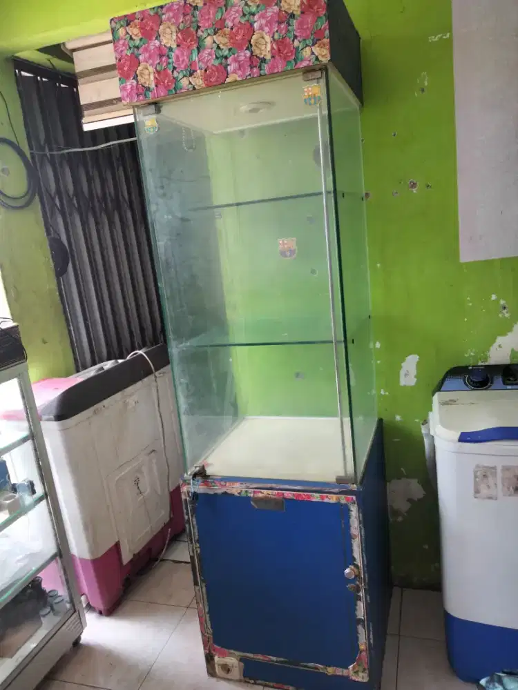 Etalase kaca standing