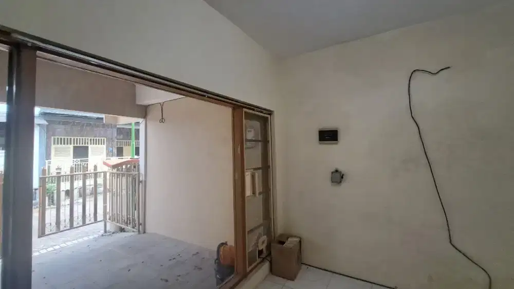 Jual Rumah Second Bisa Pakai di area Mulyosari, Surabaya