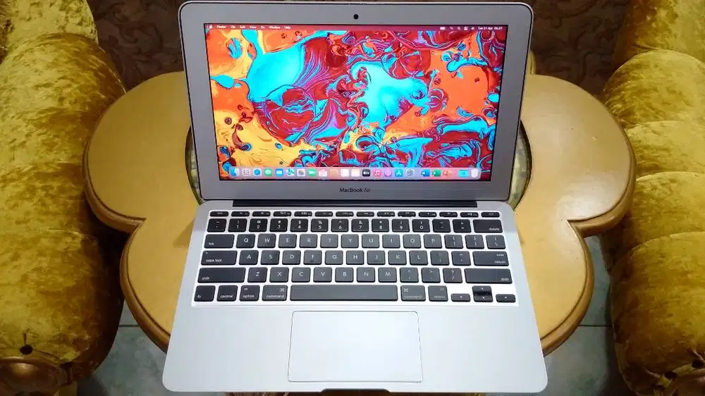 Macbook Air 11 inch Super Slim Skripsi Zoom Core i5 Ram 4GB SSD 256GB
